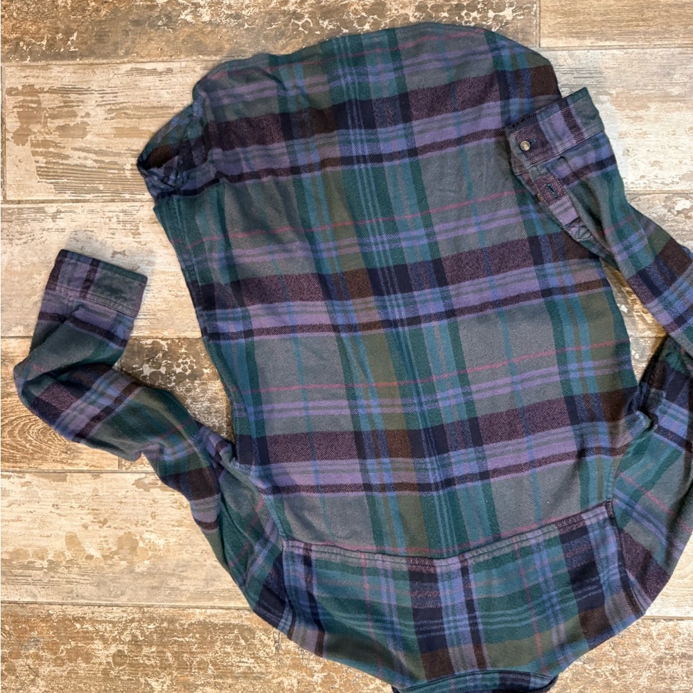 American Eagle Outfitters Green and Blue Plaid Button-Down Shirt - Picture 4 of 5